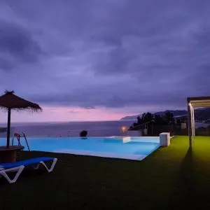 Piso de lujo en la playa de un pueblo de Granada con piscina infiniti, yacuzzi en la piscina, tumbonas privadas y mucho más - Albuñol