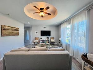 Creative Haven Chic 3-Bedroom with Artistic Touches