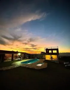 Container mirante do vale - 平达莫尼扬加巴