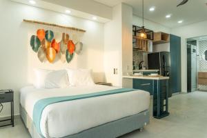 Oceanfront studio + sunset views CB1403