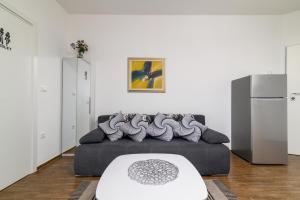 Family-friendly apartments with swimming pool Pula - 23595