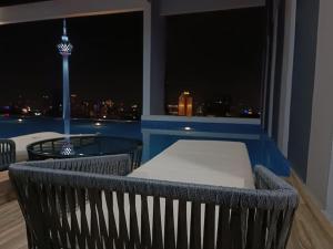 COL 171B KLCC Balcony View & Infinity Pool