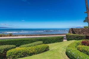 Shores of Maui 215 - Dramatic Ocean Views, Steps to the Beach, Renovated, AC!