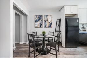 The Travelers Retreat, 5 mins to airport and 15 mins to downtown