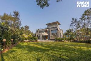 StayVistas Greystone Estate with Pool, Terrace, and Snooker Table