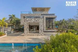 StayVista's Greystone Estate with Pool, Theater, Terrace, and Snooker Table - خوبولي