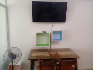 Davao Stay Suites Studio with Samal View APT2-1509, AC, WiFi, Queen, Kitchen