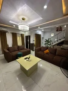 HST HOMES - Elevate your experience! - Aja