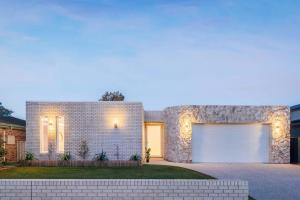 Modern Beach Haven with Hot tub and Sauna