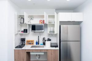 Luxury Studio Suite with King Bed Near Brickell & Marlins Park