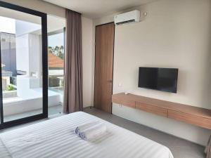 New modern 2BR Private villa- 5mins to the beach