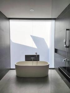 New modern 2BR Private villa- 5mins to the beach