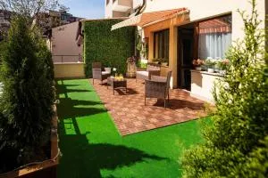 Free Parking On Premises Huge Terrace - Vladaya