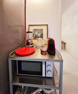 The best trip of my life at Suwon Haenggung, 4 people, Changnyongmun, relaxation, love stay, essence of Airbnb, beam TV, healing and love stay