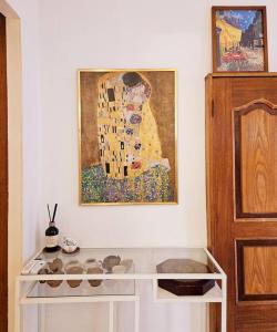 The best trip of my life at Suwon Haenggung, 4 people, Changnyongmun, relaxation, love stay, essence of Airbnb, beam TV, healing and love stay