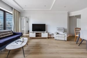 Modern Nomads Central Melbourne Spacious 2BR City Skyline Views