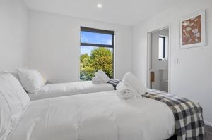 Sanctuary in St Albans Chic 2-Bedroom Retreat