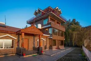 Alaya Stays Lafu House Latibule 2 BHK Villa with Garden - Narkanda
