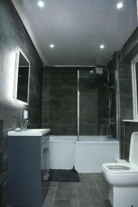 Full, modern family house in Salford