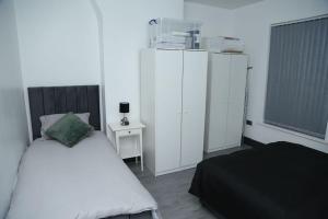 Full, modern family house in Salford