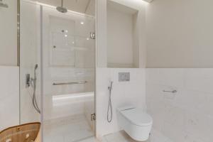 Luxury Palm Tower Studio Apartments with Pool and Fantastic Sea View
