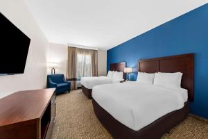 Queen Room with Two Queen Beds - Non-Smoking room in Comfort Inn & Suites Near Lake Lewisville