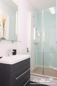 38 Weiße Villa am Schwanenteich EG links