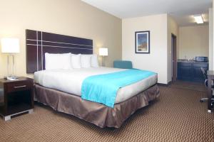 King Room - Non-Smoking room in Americas Best Value Inn Cuero