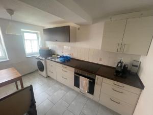 Exklusives Zimmer mit geteiltem Bad und Küche OM