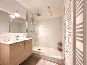 Appartements Le 14, 4 pers, 2 chambres, clim, proche autoroute : photos des chambres
