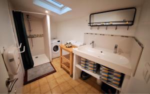 Maisons de vacances Maison familiale avec grand jardin et spa : photos des chambres