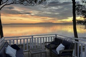 Dreamy Lake Retreat & Sunsets