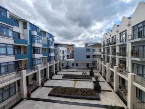 Cove Retreat Empire Apartment