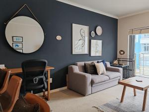 Cove Retreat Empire Apartment