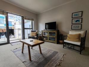 Cove Retreat Empire Apartment