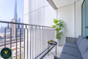 Vogue Vacation Homes, Downtown Views II with Direct Access to Dubai Mall Via a Climate Controlled Bridge, Two Bedroom Apartment with Balcony and Burj Khalifa View