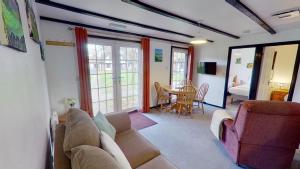 14 Tudor Court, Tolroy Manor