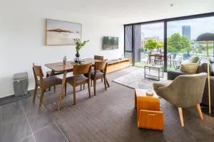 Central City Apartment with Lift Access - 阿卡罗阿