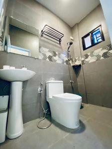 FYLL Homes - Francheska Suite Stylish 1-Bed Apartment with FREE parking in Cavinti Near Hulugan Falls