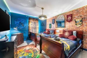 Family Retreat near Disney with Pool & Hot Tub!