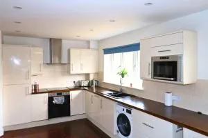 Wokingham - Large 2 bedroom Apartment - Winnersh