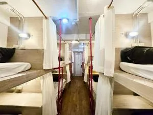 FRIENDS at Phloen Chit - Makkaszan