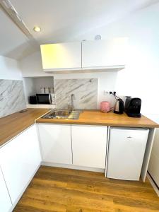 Appartements Residence La Ruelle Secrete - 5 studios - : Studio