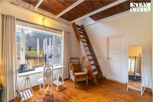 StayVista at Ekaa House with BBQ, Bonfire, WiFi, Lawn & Pet Friendly