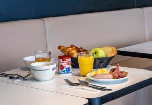 Hotels B&B HOTEL La Rochelle Centre Les Minimes : photos des chambres