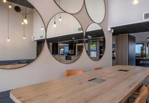 Hotels B&B HOTEL La Rochelle Centre Les Minimes : photos des chambres