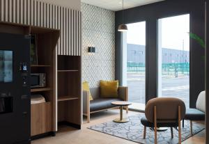 Hotels B&B HOTEL Cergy Saint-Christophe Gare : photos des chambres