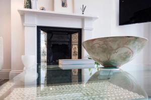 Modern and Bright Highgate Gem