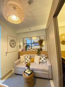 Aesthetic walking distance to MOA,near NAIA AIRPORT with NETFLIX,MINIVIDEOKE,BOARDGAMES-DUXE2