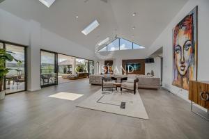 Villa dexception avec piscine chauffée et jardin tropical